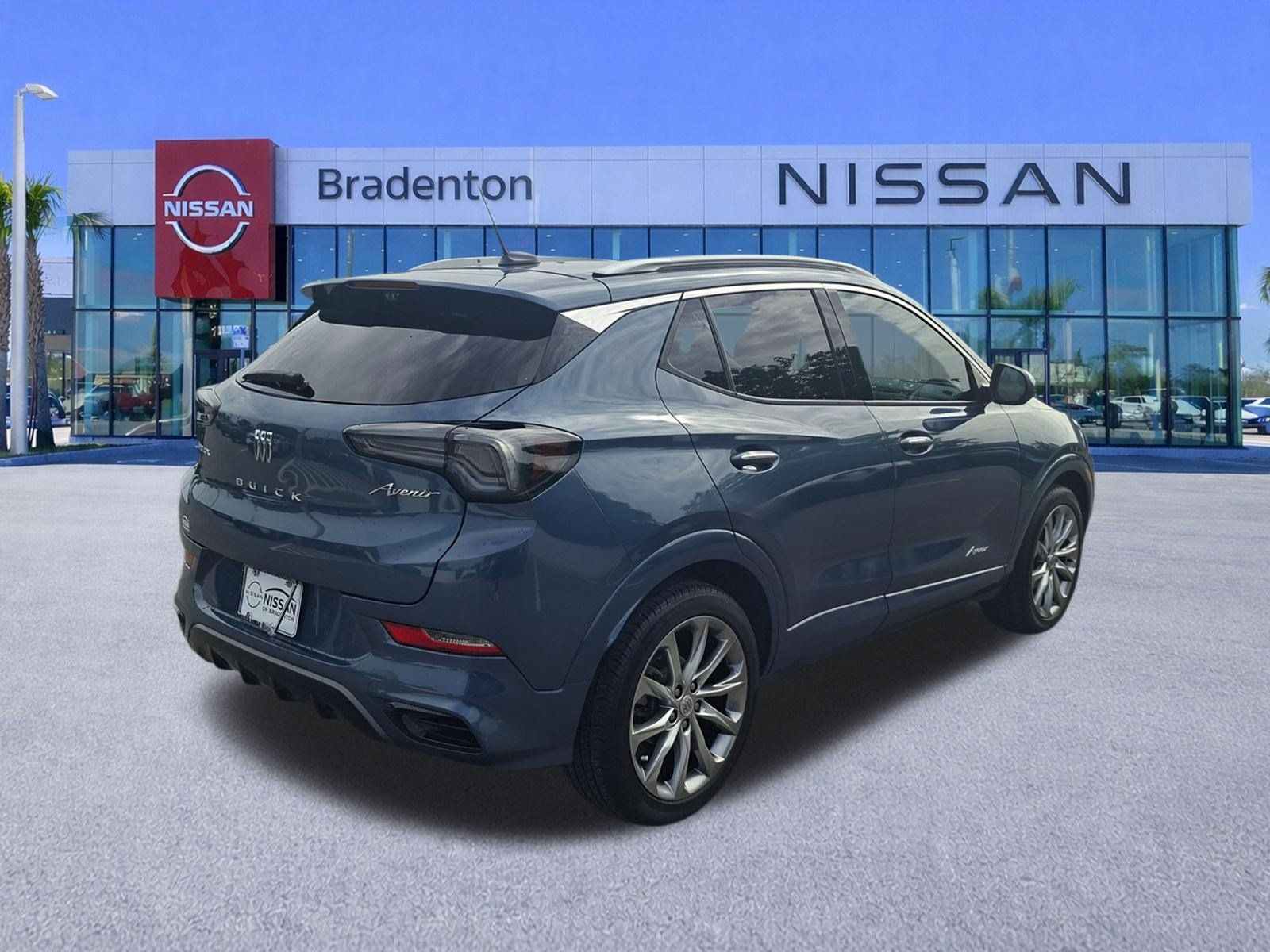 Used 2024 Buick Encore GX Avenir w/ Avenir Technology Package FWD image 5