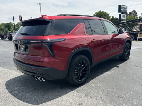 Used 2025 Chevrolet Traverse LT w/ Midnight/Sport Edition FWD image 8