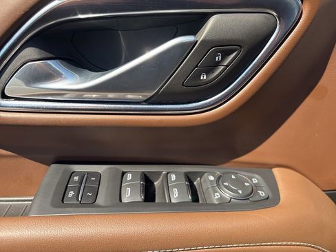 Used 2023 Chevrolet Suburban High Country AWD/4WD image 47