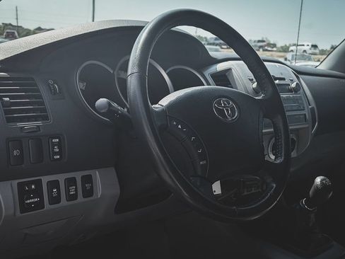 Used 2011 Toyota Tacoma 4x4 Double Cab w/ TRD Sport Pkg image 2