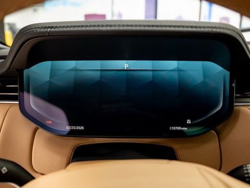 Used 2025 Land Rover Range Rover Long Wheelbase SE image 18