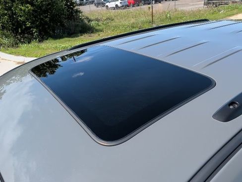 Used 2022 Jeep Grand Cherokee Laredo X image 13