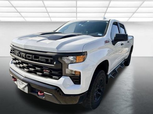 Used 2022 Chevrolet Silverado 1500 Custom Trail Boss w/ LPO, Dark Essentials Package AWD/4WD image 2