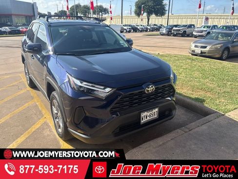Used 2025 Toyota RAV4 XLE FWD image 1