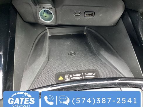 Used 2025 Chevrolet Trax RS w/ Sunroof Package image 23