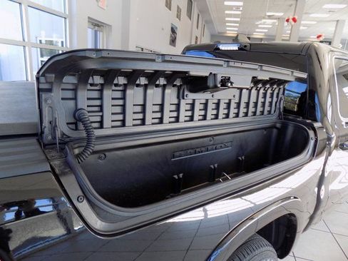 Used 2025 RAM 1500 Limited image 9