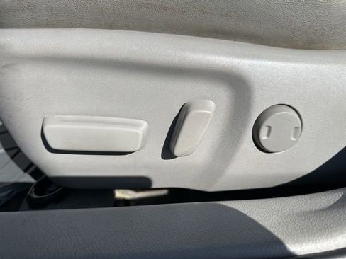 Used 2015 Toyota Camry XLE w/ Moonroof Package image 11