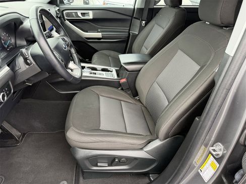 Used 2024 Ford Explorer XLT image 12