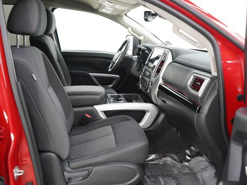 Used 2021 Nissan Titan SV w/ SV Convenience Package AWD/4WD image 11