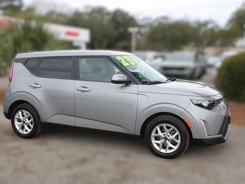 Certified 2023 Kia Soul LX w/ LX Technology Package image 4