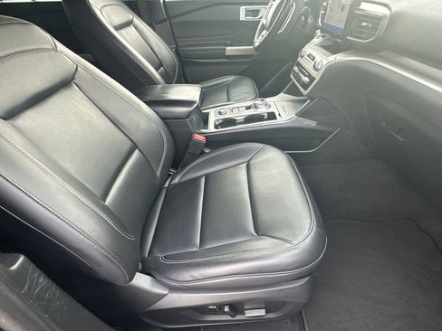Certified 2023 Ford Explorer XLT w/ Equipment Group 202A AWD/4WD image 13