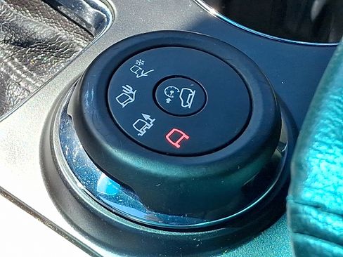 Used 2015 Ford Explorer XLT w/ Equipment Group 202A AWD/4WD image 24