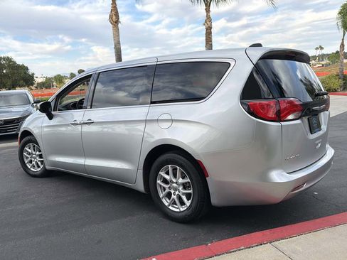 Used 2022 Chrysler Voyager LX FWD image 5