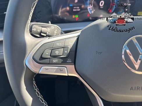 New 2025 Volkswagen Tiguan SE image 16