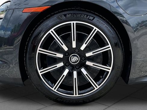 Used 2023 Porsche Taycan image 10