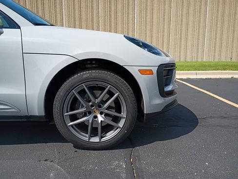 Certified 2025 Porsche Macan AWD/4WD image 7