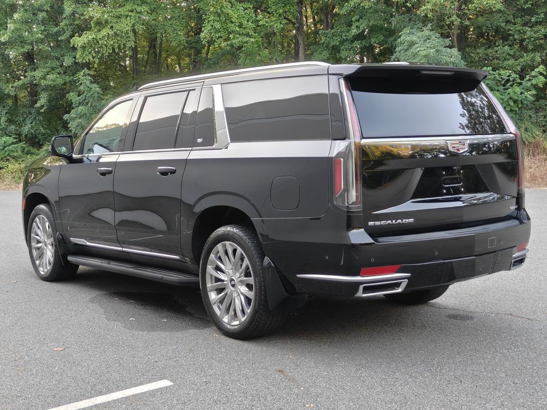 Used 2023 Cadillac Escalade ESV Premium Luxury AWD/4WD image 5