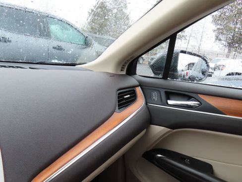 Used 2019 Lincoln MKC Select w/ Select Plus Package image 24