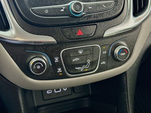 Used 2020 Chevrolet Equinox LS w/ LS Convenience Package image 16