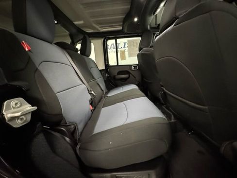Used 2024 Jeep Wrangler Unlimited w/ Convenience Group AWD/4WD image 22