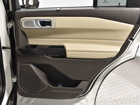 Used 2020 Ford Explorer Platinum w/ Premium Technology Package image 30