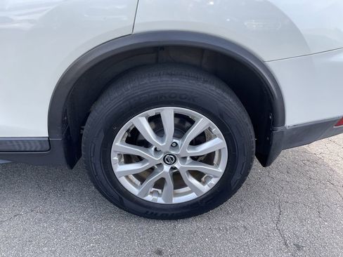 Used 2017 Nissan Rogue SV w/ SV Premium Package AWD/4WD image 10