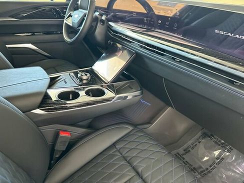 New 2025 Cadillac Escalade IQ Sport 1 w/ LPO, ONYX Package image 17