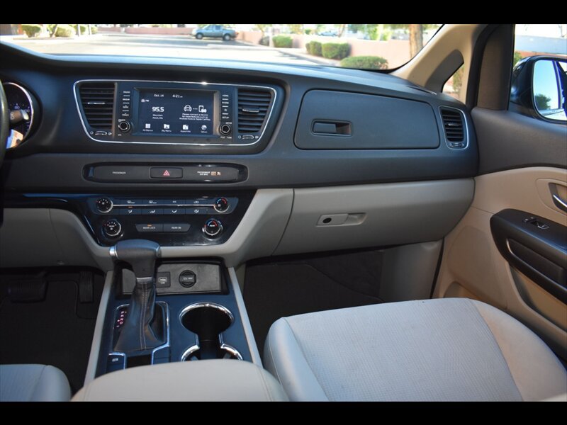 Used 2020 Kia Sedona LX FWD image 32