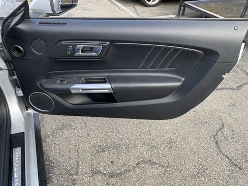 Used 2017 Ford Mustang Premium image 17