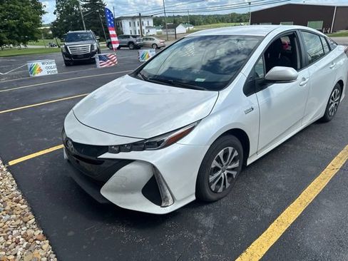 Used 2022 Toyota Prius Prime LE FWD image 1