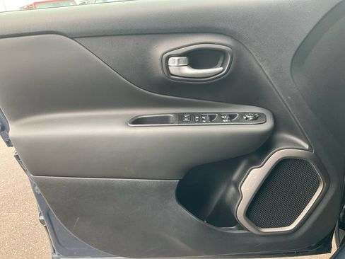 Used 2023 Jeep Renegade Latitude AWD/4WD image 27