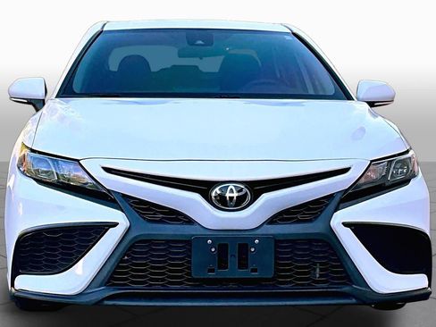 Used 2022 Toyota Camry SE image 4