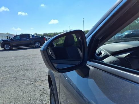Used 2024 Nissan Rogue S AWD/4WD image 17