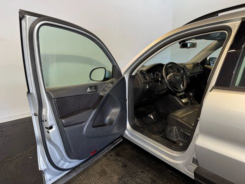 Used 2016 Volkswagen Tiguan S image 8