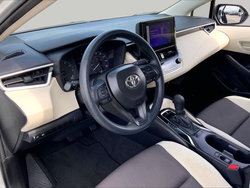 Used 2025 Toyota Corolla LE FWD image 17