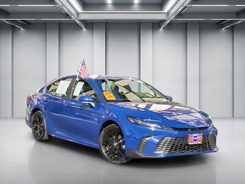 Used 2025 Toyota Camry SE AWD/4WD image 1