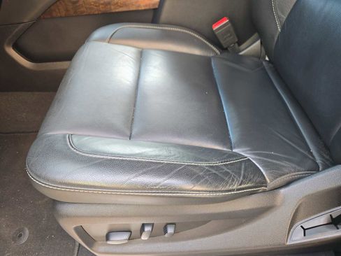 Used 2019 Chevrolet Suburban LT w/ Luxury Package image 34