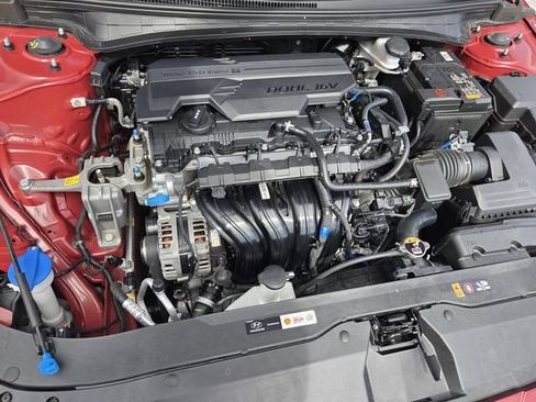 Used 2025 Hyundai Elantra Limited FWD image 18