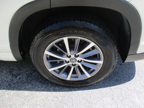 Used 2017 Toyota Highlander XLE FWD image 36