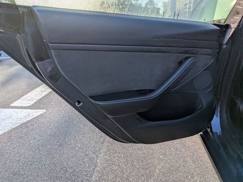 Used 2022 Tesla Model 3 Standard Range image 26