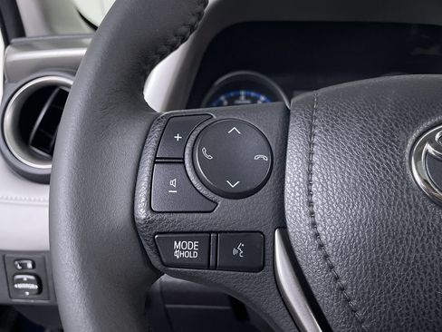 Used 2017 Toyota RAV4 XLE AWD/4WD image 25