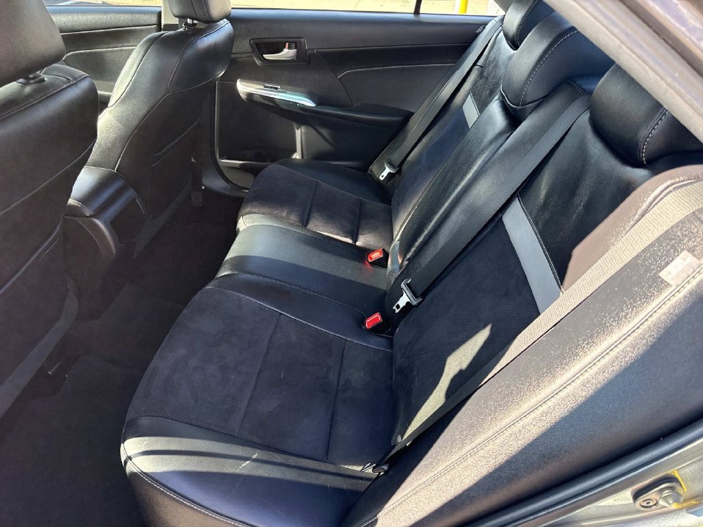 Used 2014 Toyota Camry SE w/ Leather Package FWD image 15