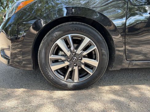 Used 2025 Nissan Versa SV FWD image 29
