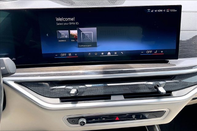 Used 2024 BMW X7 xDrive40i w/ M Sport Package AWD/4WD image 7