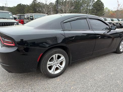 Used 2022 Dodge Charger SXT w/ Driver Convenience Group RWD image 8