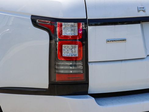 Used 2015 Land Rover Range Rover Supercharged AWD/4WD image 9