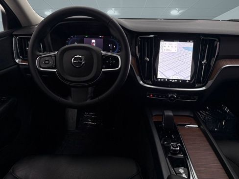 Used 2025 Volvo S60 B5 Plus image 24