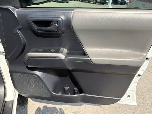 Used 2019 Toyota Tacoma SR5 AWD/4WD image 23