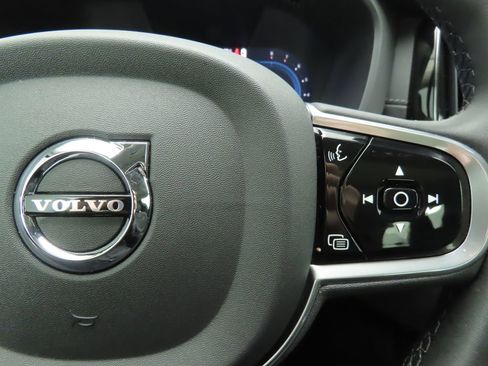 Used 2023 Volvo XC60 B5 Ultimate w/ Climate Package image 12