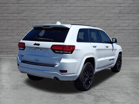 Used 2019 Jeep Grand Cherokee Altitude AWD/4WD image 11
